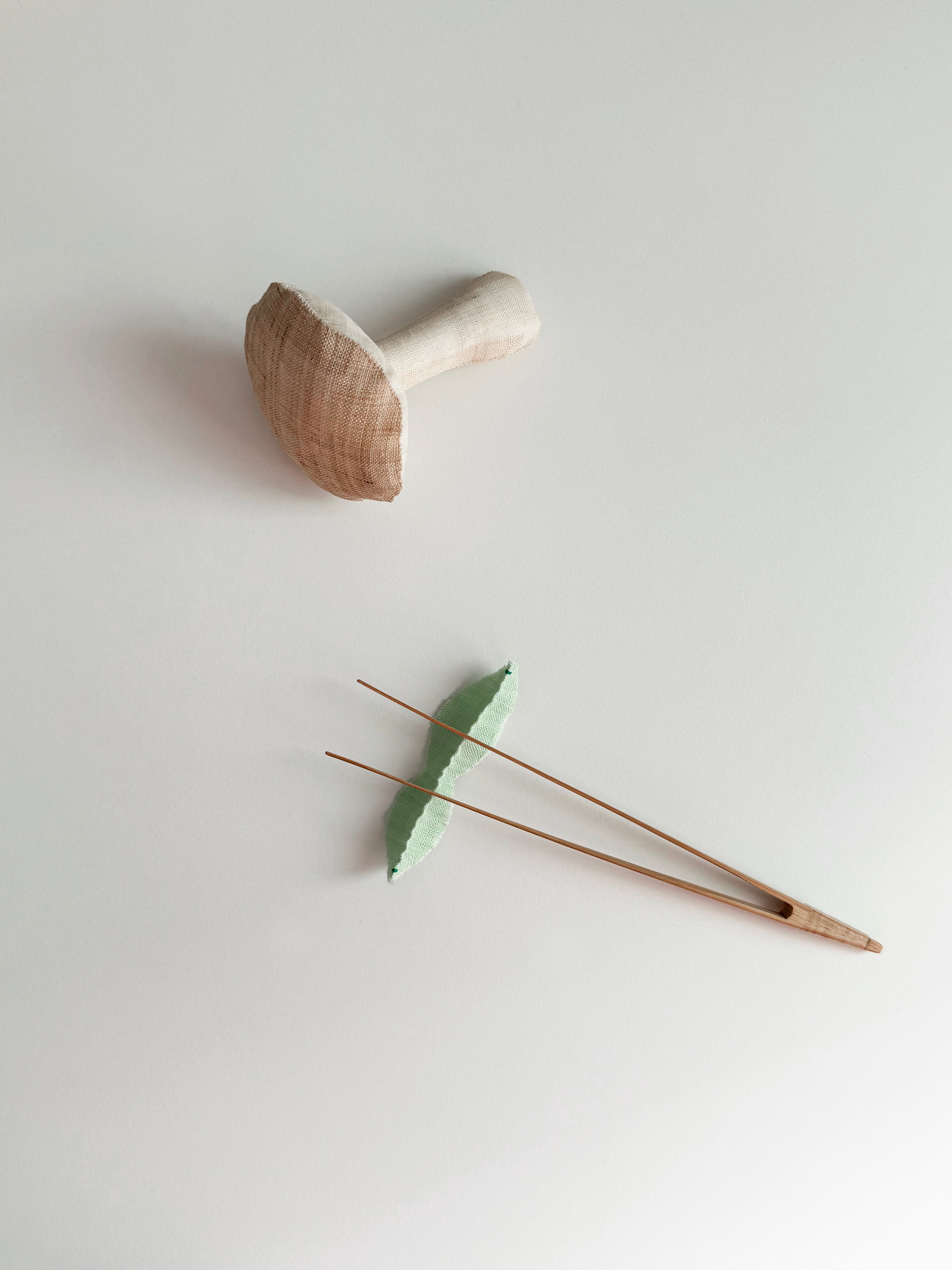 Bean Pod Tea Pick Rest