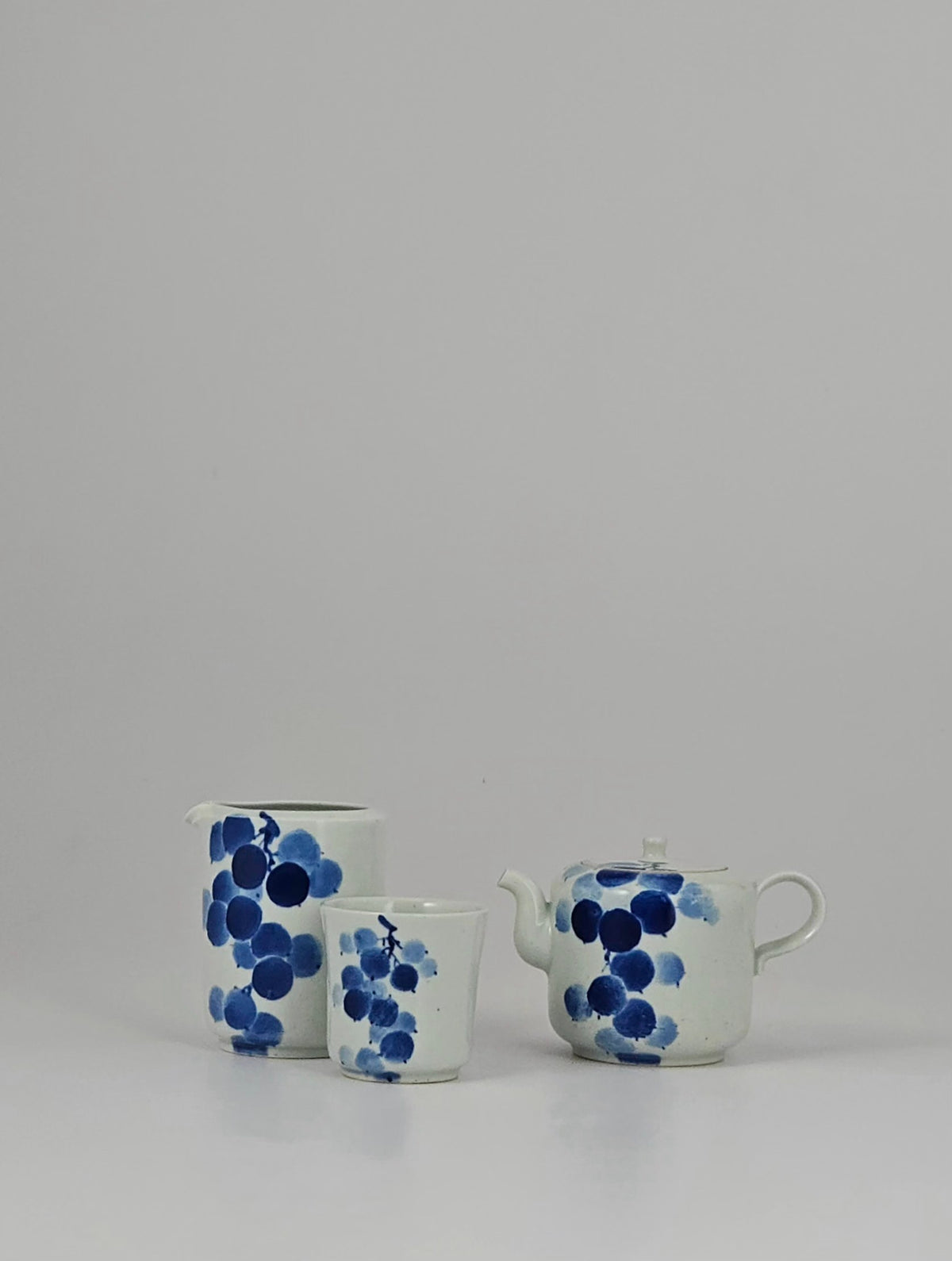 Sugu Tea Pourer - Blue Painted Grape