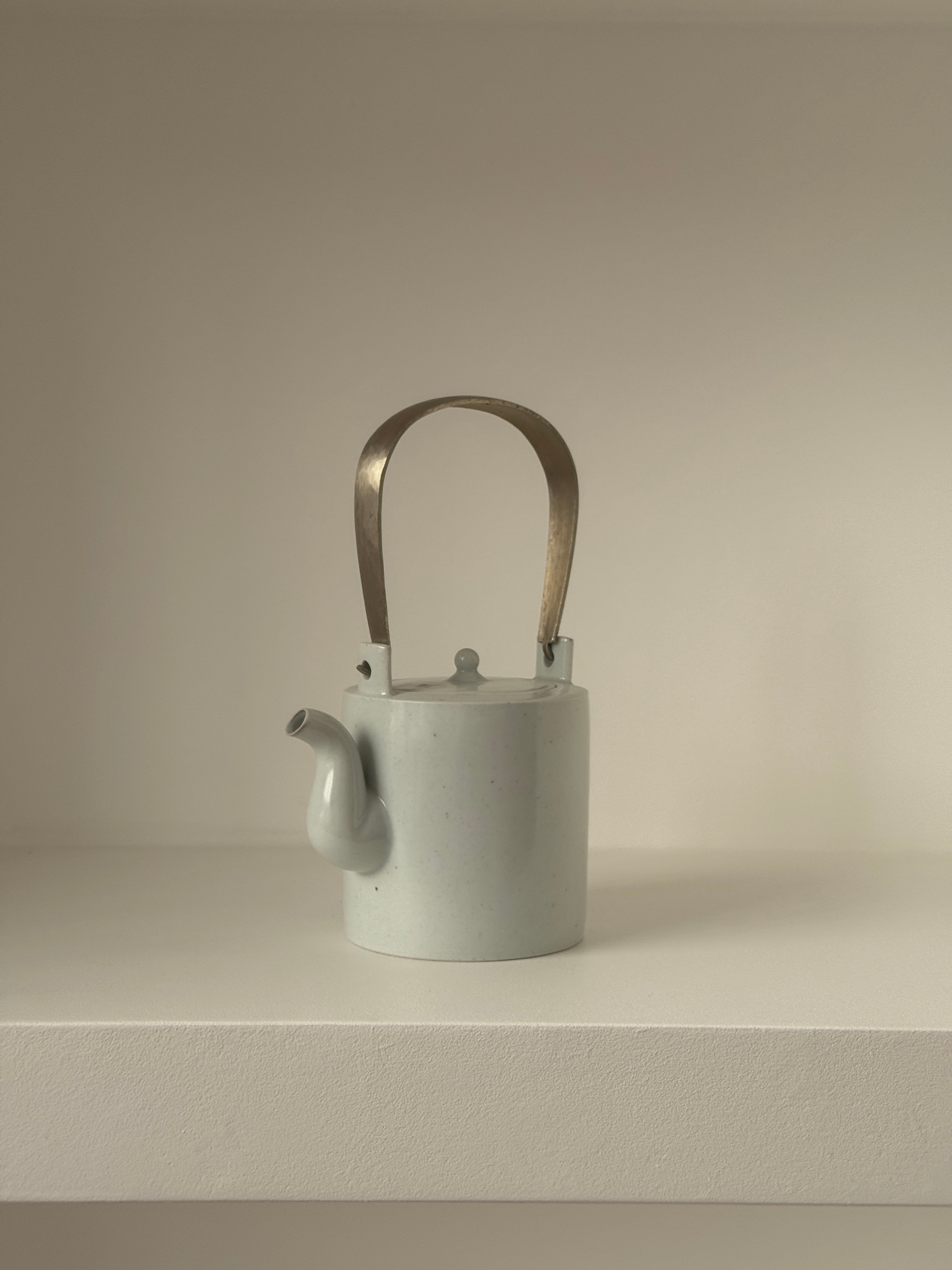 Large Teapot - Cylindrical